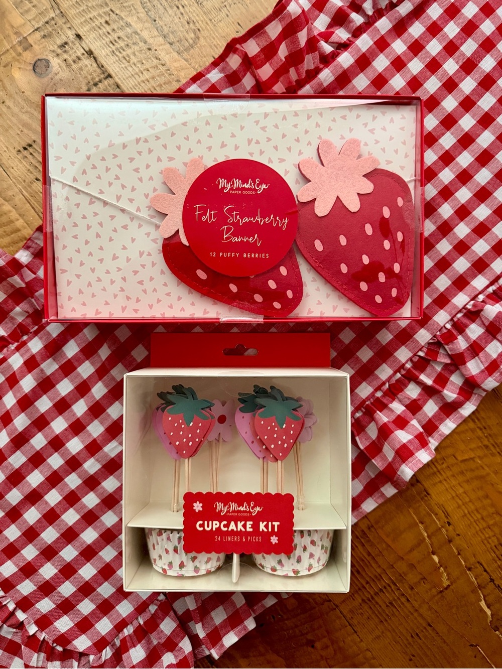 My Mind's Eye Strawberry Party Banner and Cupcake Kit — Pink and Red